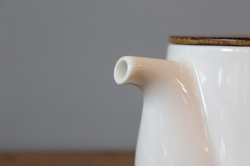 フラットリッドの美濃焼ティーポット