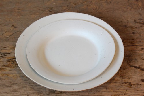 日本製たたら作り陶器のリム皿