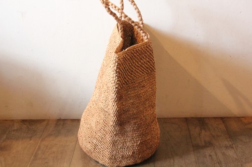 ラフィアのかぎ編みラウンドかごバッグ