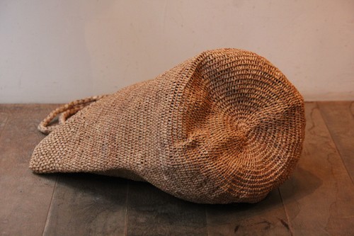 ラフィアのかぎ編みラウンドかごバッグ