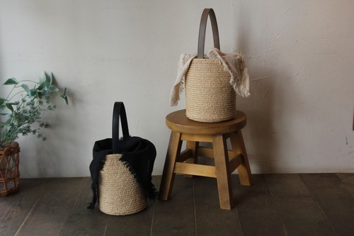 ラフィアのワンハンドルポットかごバッグ