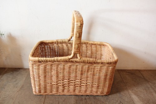 ラタンワンハンドルバスケット