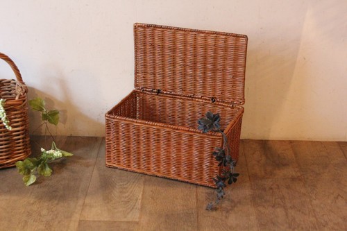 ラタンのフタ付き収納スクエアバスケット