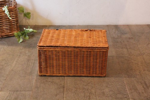 ラタンのフタ付き収納スクエアバスケット