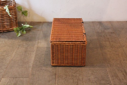 ラタンのフタ付き収納スクエアバスケット
