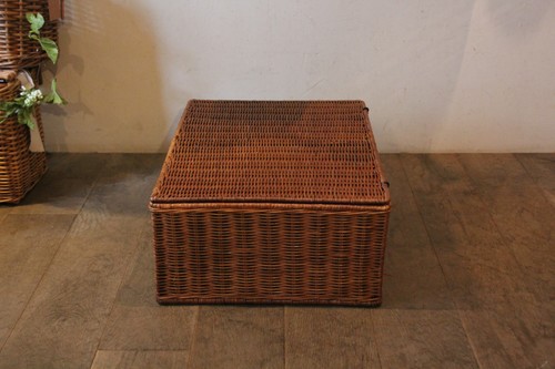 ラタンのフタ付き収納スクエアバスケット大きめサイズ