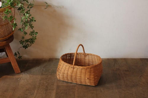 ラタンワンハンドルバスケット