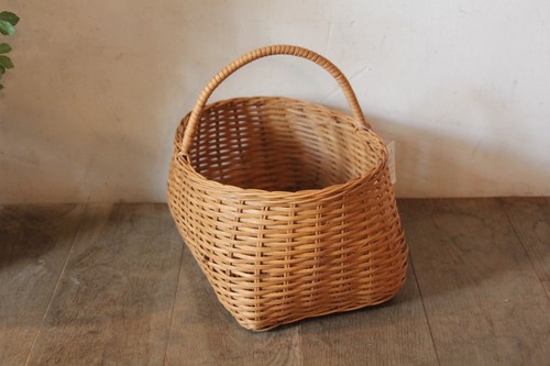 ラタンワンハンドルバスケット
