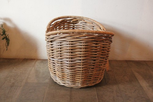 ラタンの2ハンドルオーバルバスケット