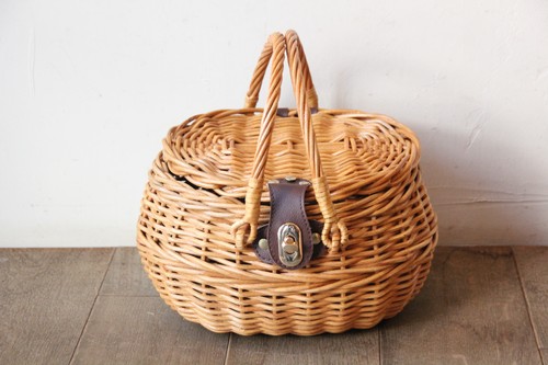 籐のかごラタン蓋付きラウンドピクニックバスケット