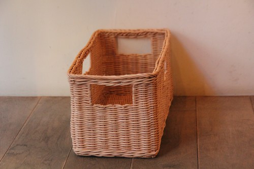 ラタン籐の持ち手付きスクエアバスケット