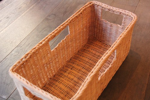 ラタン籐の持ち手付きスクエアバスケット