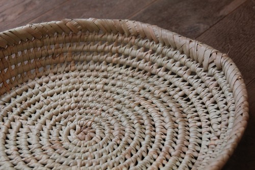 水草の透かしサークルトレーかご