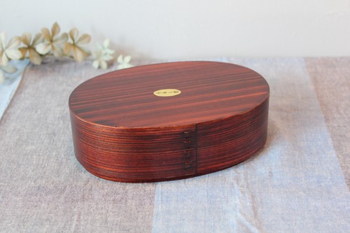 漆塗りベルトと仕切り付き木のわっぱ弁当箱被せ蓋タイプ