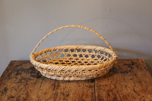 竹のねじり六つ目手付きかご