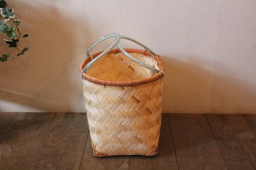 竹のオーバル型手付きかご