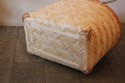 竹のオーバル型手付きかご