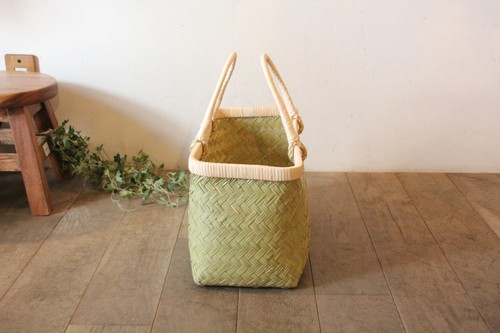 青竹の市場かご