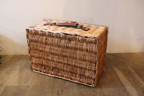 柳のピクニックバスケットトランクタイプ