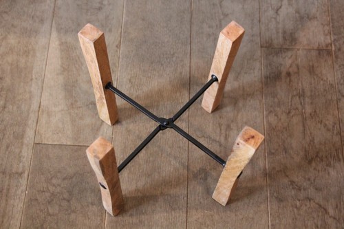 マンゴーウッドとアイアンのフラワースタンド