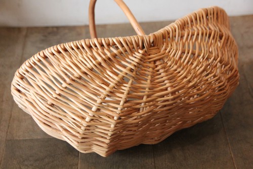 柳のワンハンドルフラワーバスケット