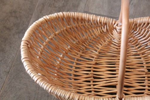 柳のワンハンドルフラワーバスケット