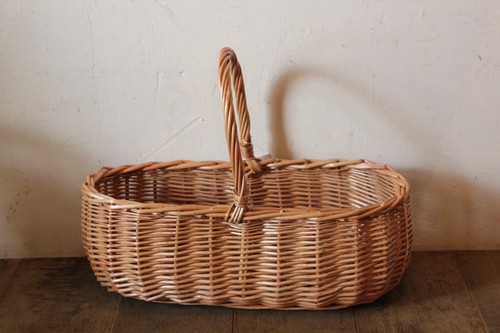 柳のワンハンドルオーバルバスケット