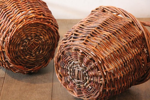 皮付き柳のワンハンドルバスケット