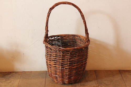 皮付き柳のワンハンドルバスケット