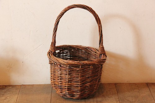 皮付き柳のワンハンドルバスケット