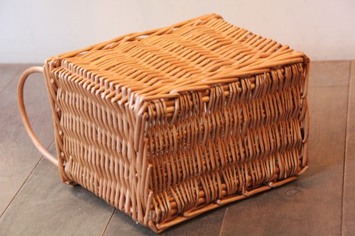 柳の両手付きスクエアバスケット
