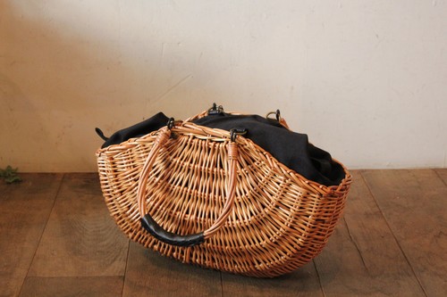 柳とレザーの舟形かごバッグ