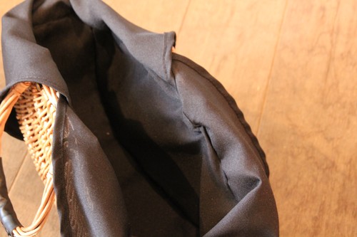 柳とレザーの舟形かごバッグ