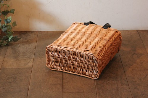 柳のレザーハンドルショッパーかごバッグ