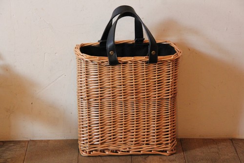 柳のレザーハンドルショッパーかごバッグ