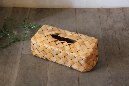 水杉素材で編んだティッシュボックスカバー