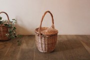 柳　蓋付きワンハンドルバスケット