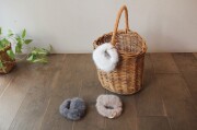 ファーで作った手のひらサイズのバッグチャーム