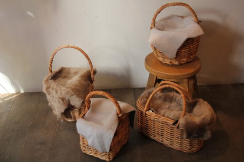 menuiオリジナルのムートンかごバッグカバー