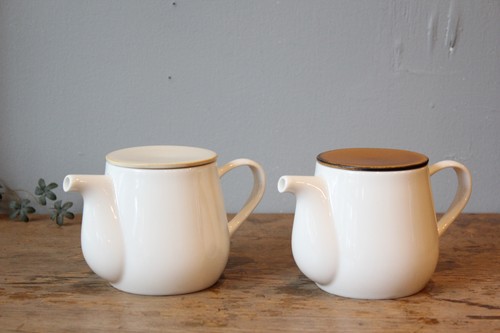 フラットリッドの美濃焼ティーポット