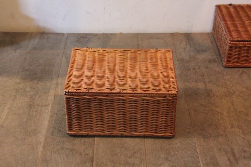 ラタンのフタ付きスクエア収納バスケット