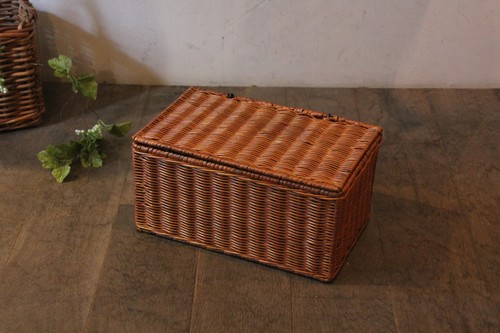 ラタンのフタ付き収納スクエアバスケット