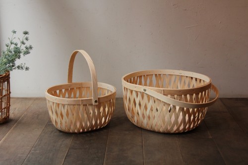 竹の透かし編み手付きかご