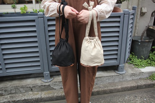 柳ボトムのクロスハンドバッグ