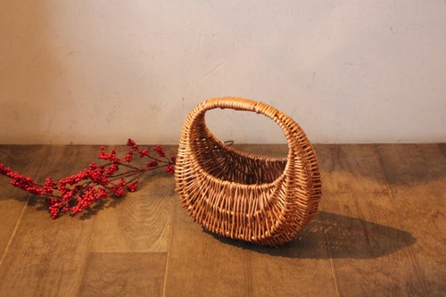 柳の三日月かごバッグ