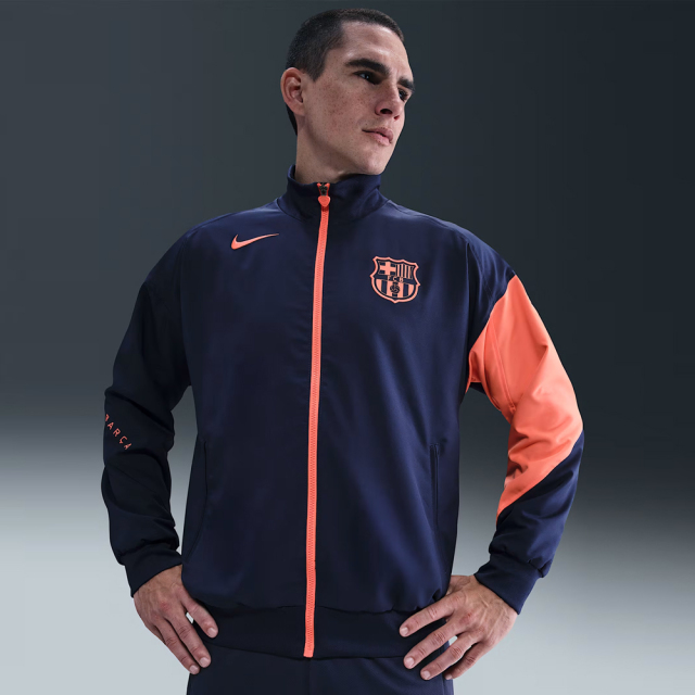 FCバルセロナ トータル 90 アンセム ジャケット 25/26 （ミッドナイトネイビー/ブライトマンゴー）