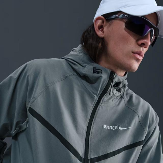 日本未展開】 FCバルセロナ テック ウインドランナー 25/26 （スモーク