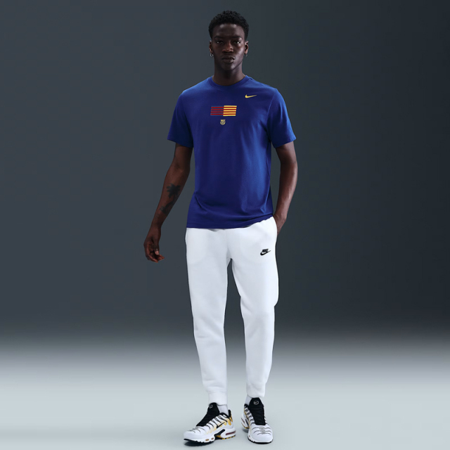 日本未展開】 FCバルセロナ フラッグ T シャツ（ディープ