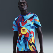 FCバルセロナ DRI-FIT アカデミー プロ S/S トップ 25/26 フォース （ユニバーシティブルー/ジムブルー/オプティイエロー）