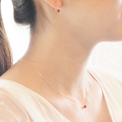 グルってなってる！ジューンてなる！サンゴのネックレス！綺麗！ 18金ゴールド-華奢シンプルネックレス「ルージュレッドサンゴ一粒